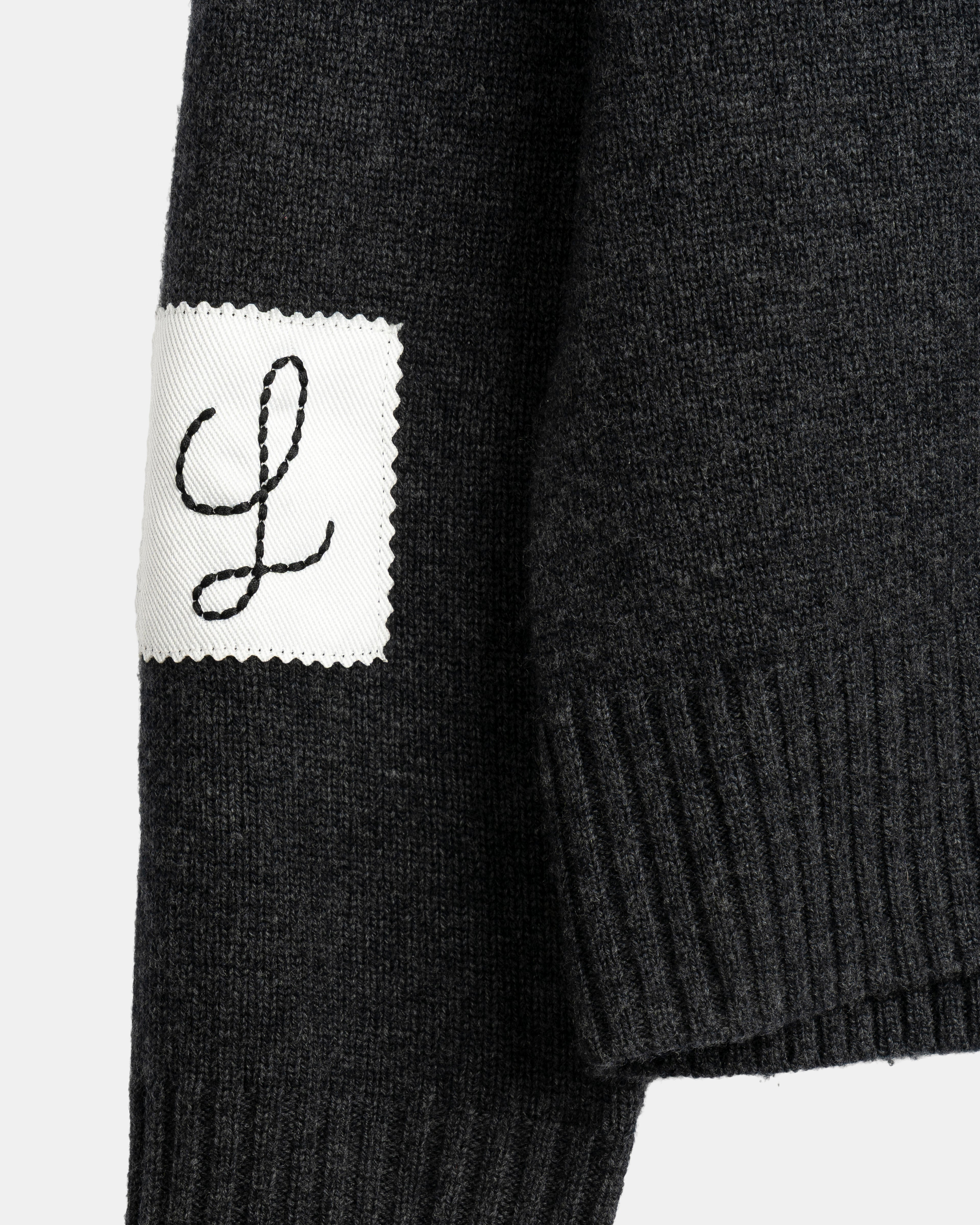 Refined Cashmere Sweater | Dark grey