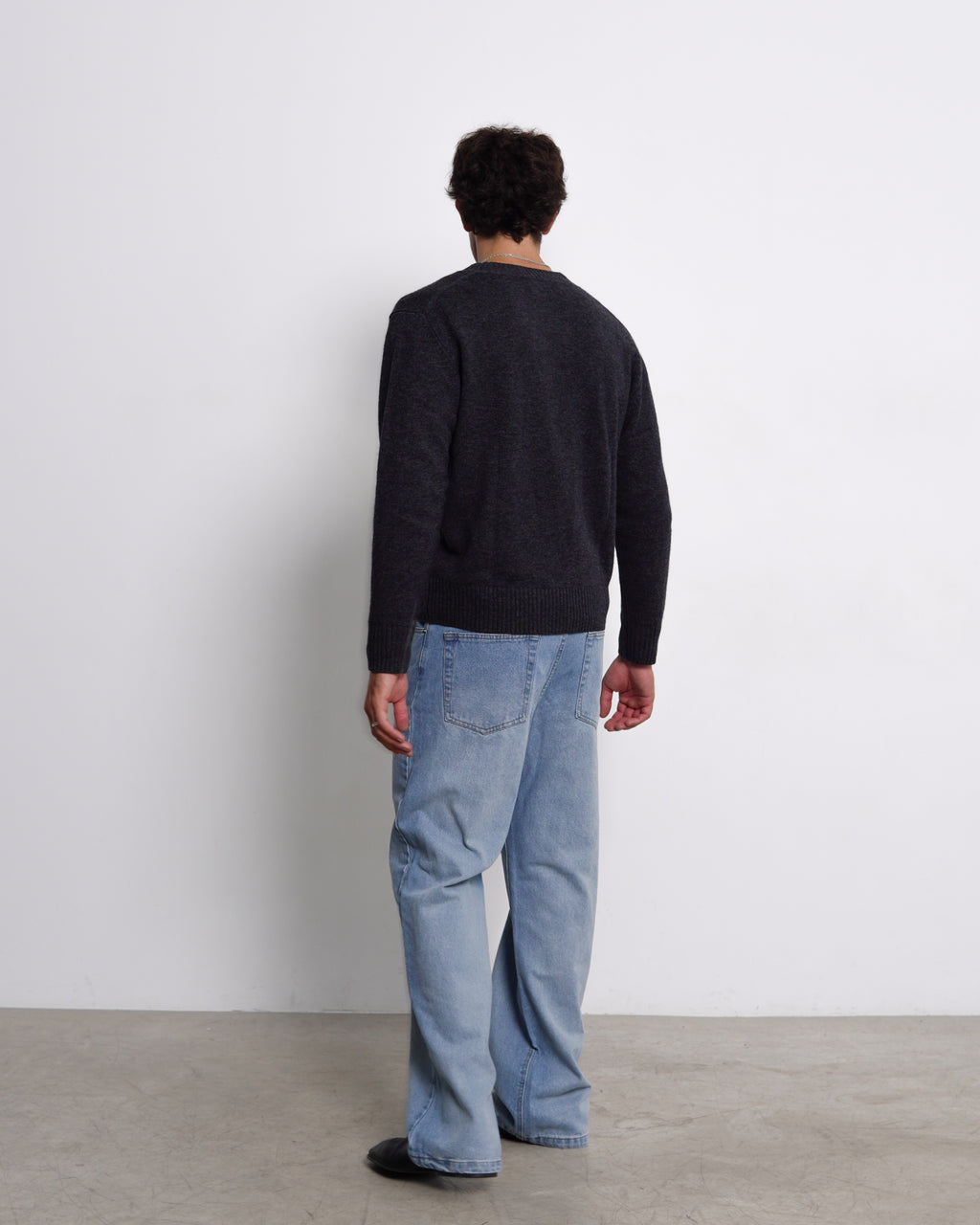 Refined Cashmere Sweater | Dark grey